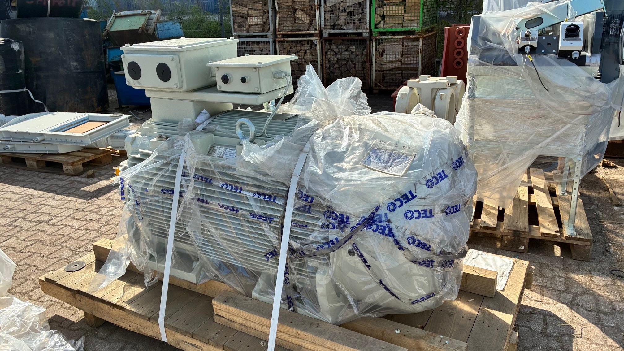 TECO AESV3E080420R4N1X 315 kW Drehstrommotor IE3